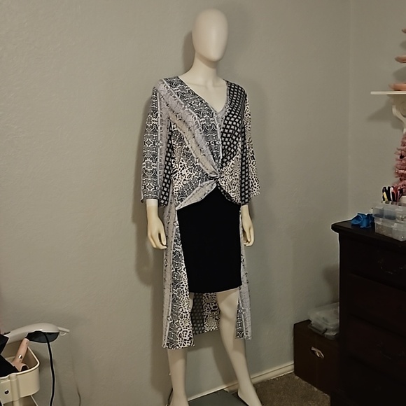 SOHO Mixed Snakeskin Twisted High-Low Blouse Large - Picture 2 of 9